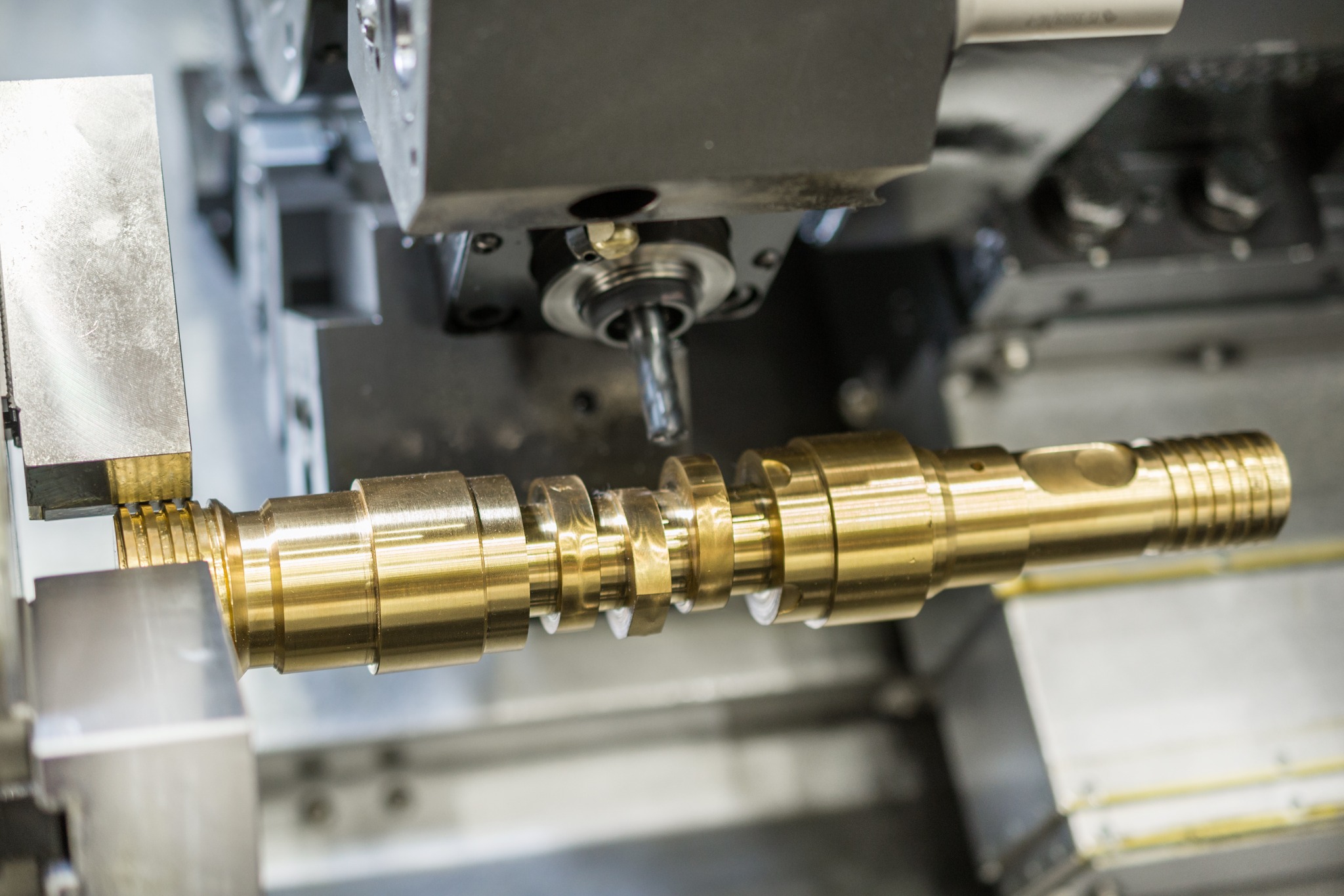 Precision machining of red‑metal component